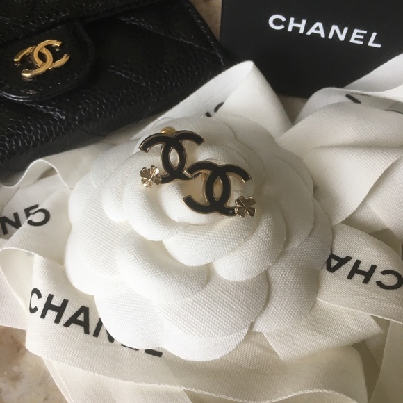 Chanel Large CC Earrings - Picture 3 of 7